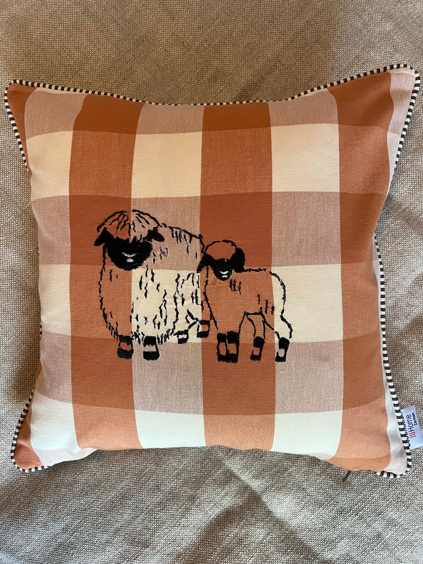 Blacknose sheep cushion cover, two sheep, beige/white