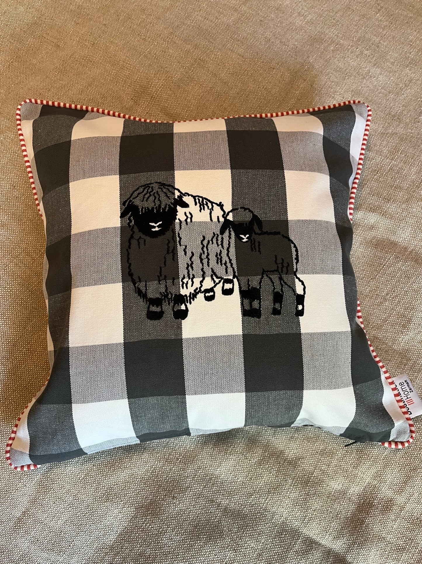 Blacknose sheep cushion cover, two sheep, beige/white