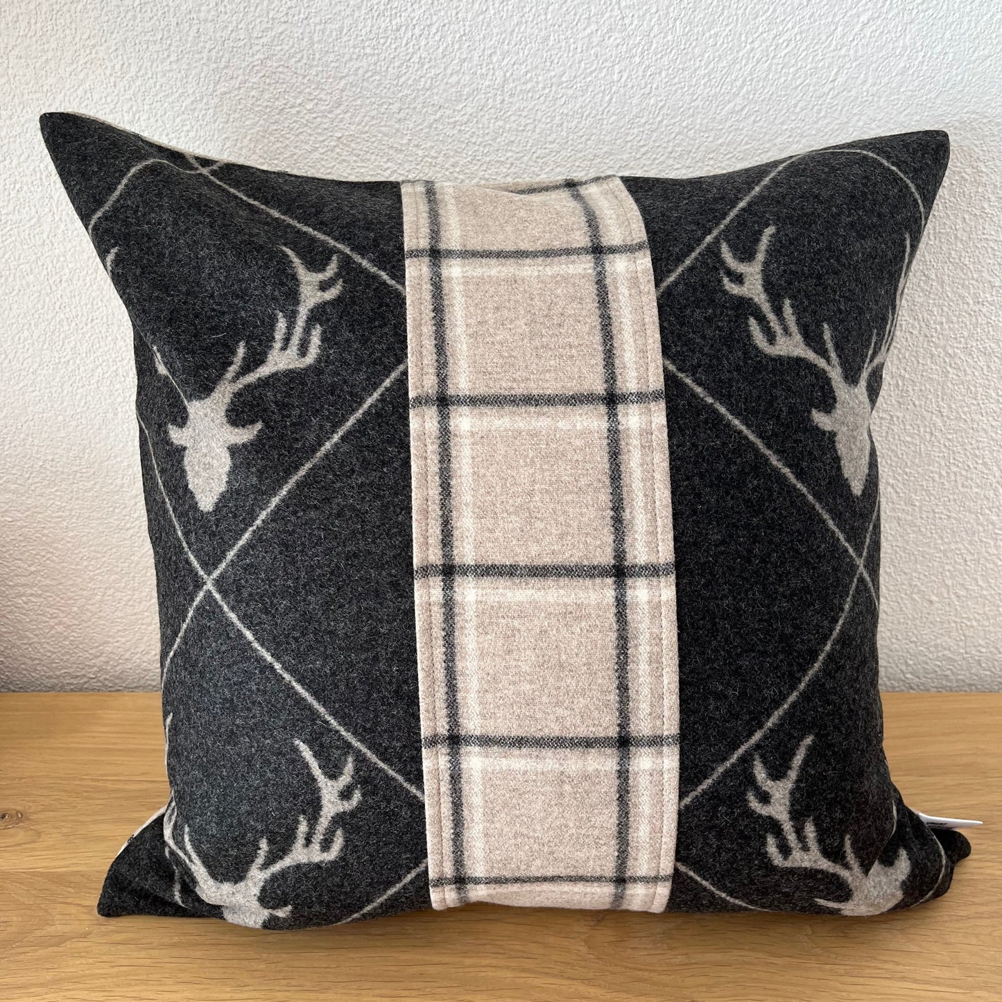 Deer design cushion cover, check pattern centered, grey/beige