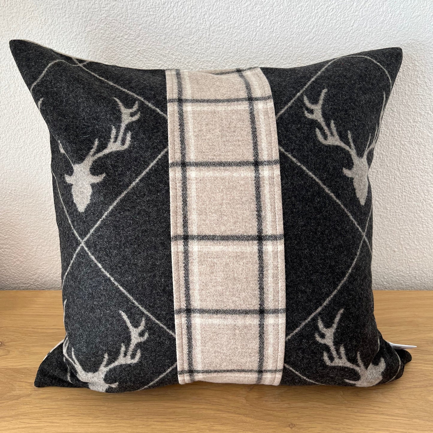 Deer design cushion cover, check pattern centered, red/brown