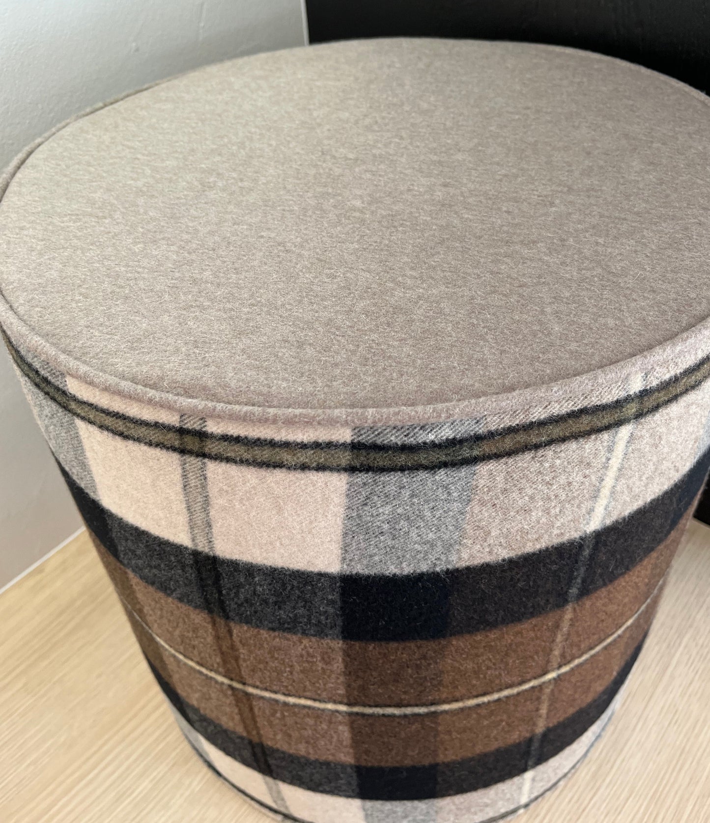 Pouf in soft wool fabric